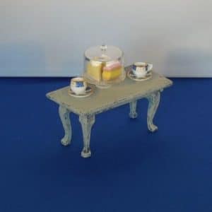 Salontafel Fien met gebak en koffiekopjes