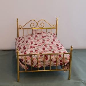 Poppenhuis bed messing