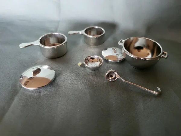 Poppenhuis keuken, pannenset zilver, inclusief poplepel